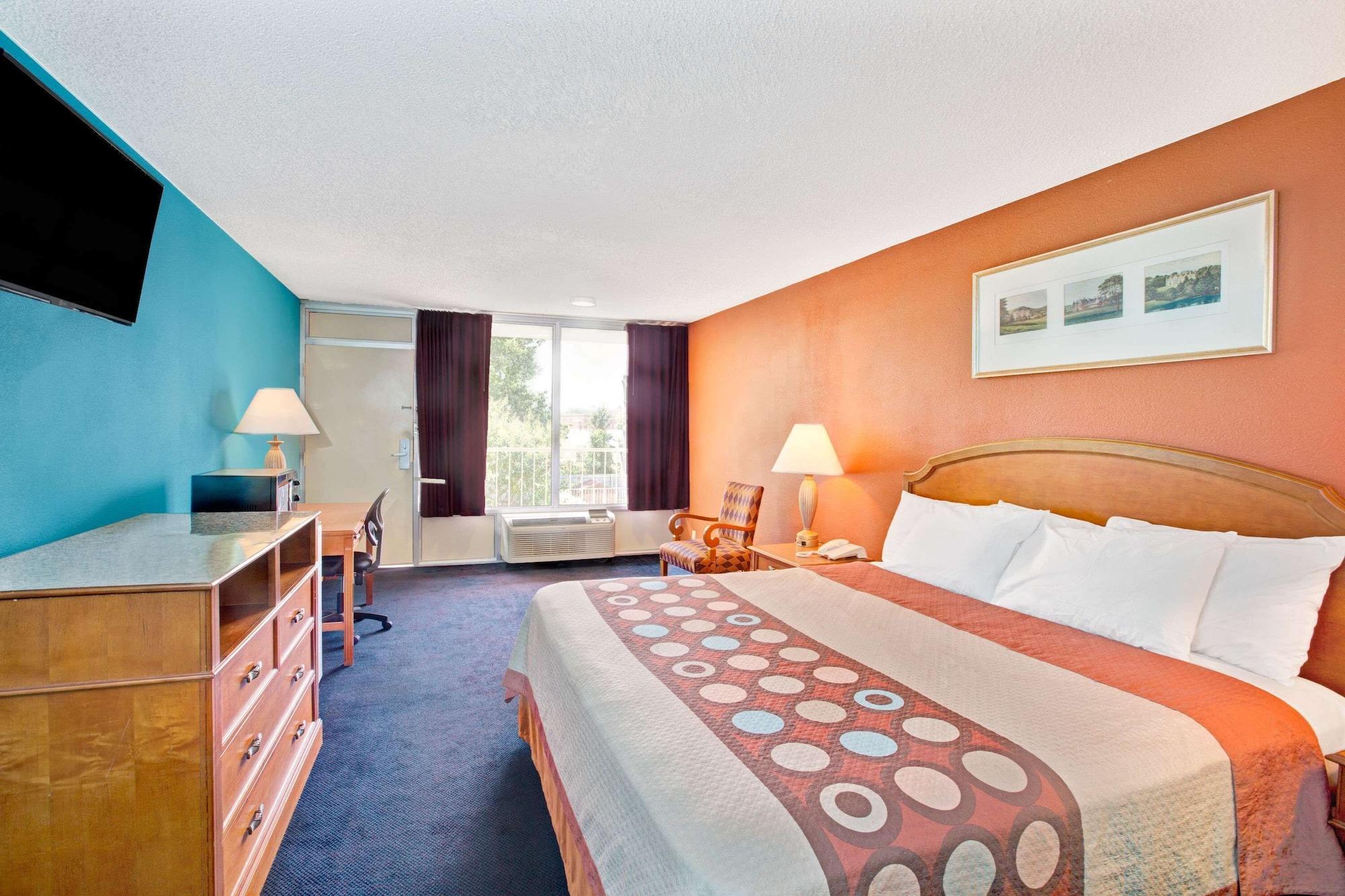 Super 8 By Wyndham Hotel 2*